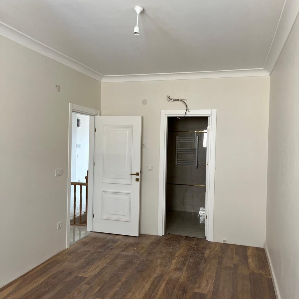 Valide-i Atik Caddesinde süper 4+1 Kiralık